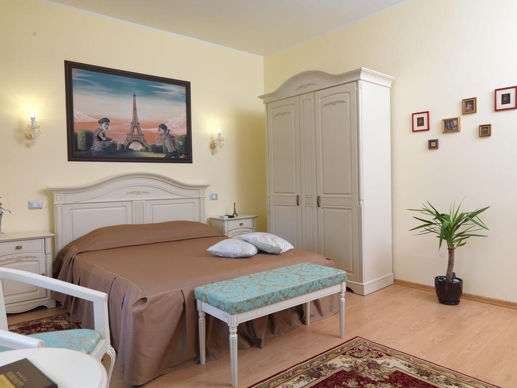 La Favorita Guesthouse Boutique Craiova Habitación foto