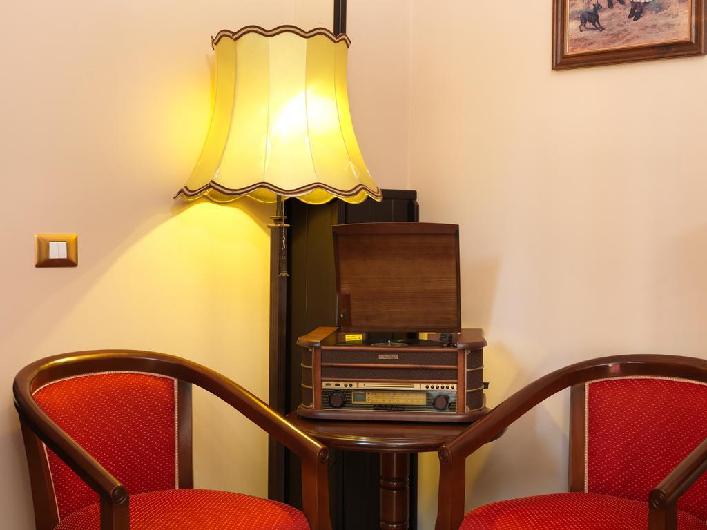 La Favorita Guesthouse Boutique Craiova Habitación foto