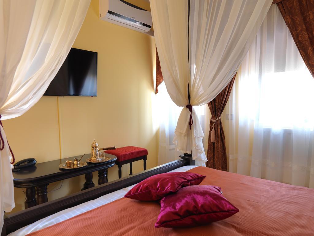 La Favorita Guesthouse Boutique Craiova Habitación foto