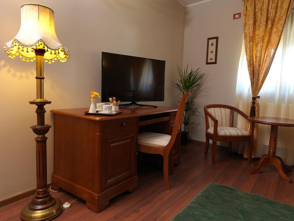 La Favorita Guesthouse Boutique Craiova Habitación foto