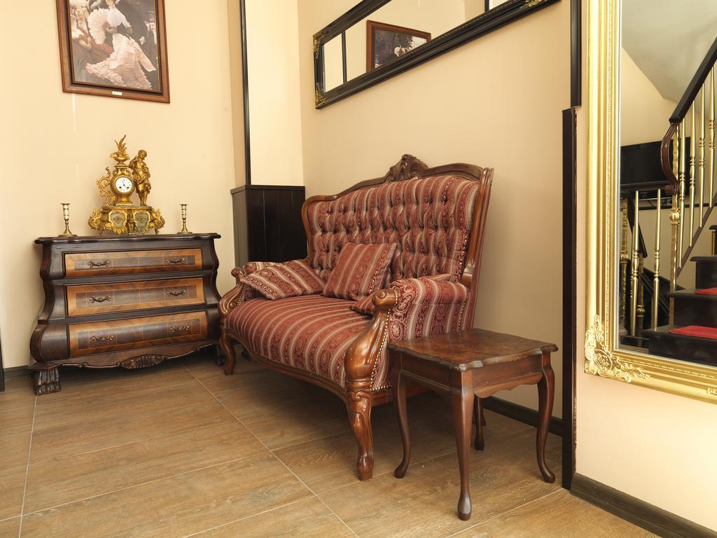La Favorita Guesthouse Boutique Craiova Exterior foto